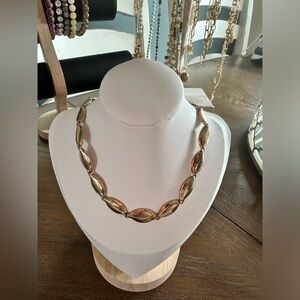 VINTAGE FLAT LEAF GOLD PLATED 15inch Necklace